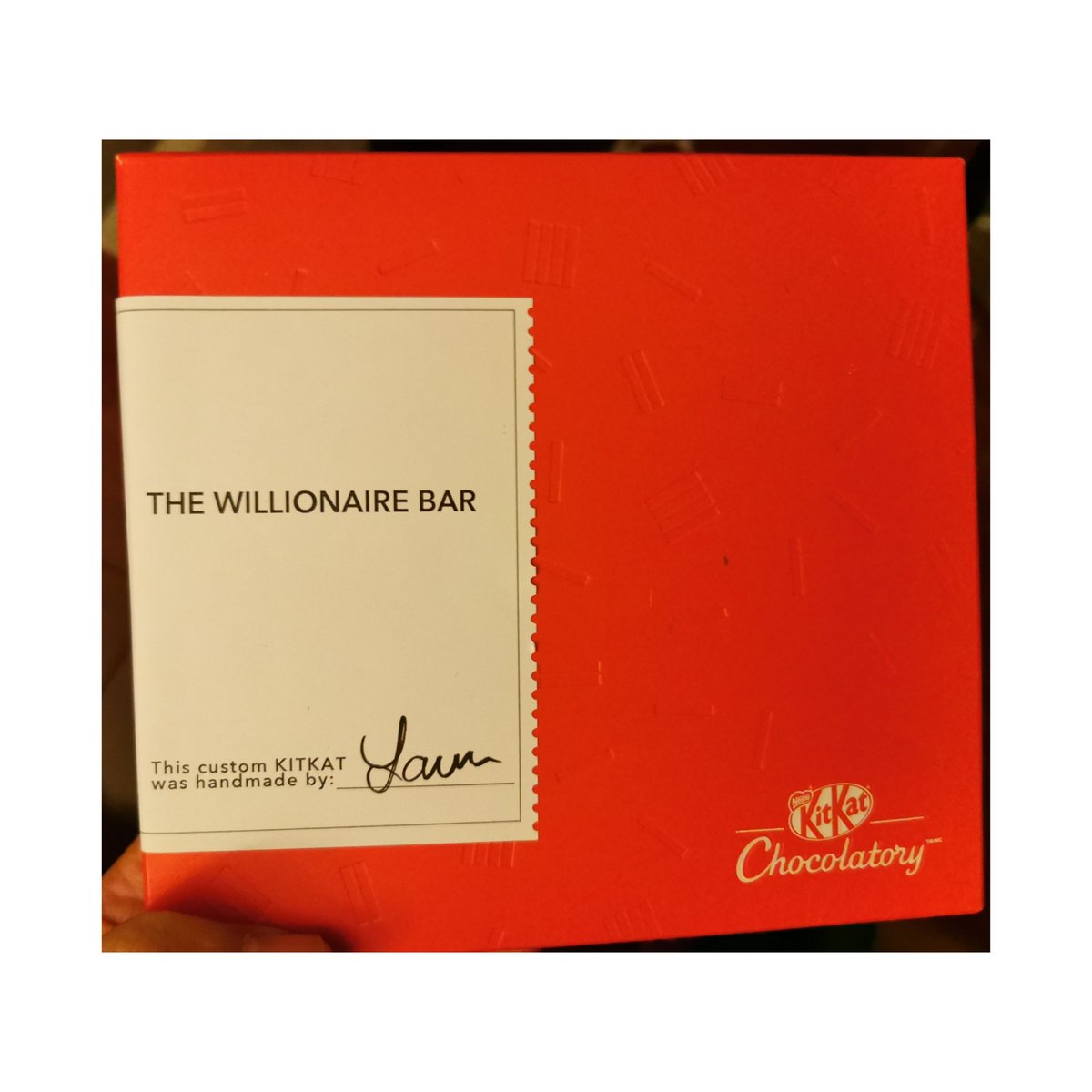 mrwillw's tweet photo. Can't wait to try my customized #KitKat from Yorkdale's @KitKatChocolatoryCA! My #WILLIONAIRE Bar: milk chocolate base, Kit Kat goodness we all love, adorned in crushed rose petals, organic gummy bears x Christmas tree sprinkles.
Pre-made bars available too!
#CreateYourBreak https://t.co/23Cf49jwku