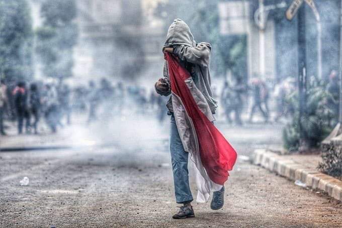 Tolong jelaskan ke saya apa sebenarnya kesalahan dari Luthfi, siswa SMK yang membawa Sang Merah Putih dan menutup matanya untuk menghindari gas air mata, sehingga ia layak untuk diseret ke balik jeruji? Kepentingan apa yang sudah dicederai Luthfi?

#BebaskanLuthfi #bebaskanluthfi