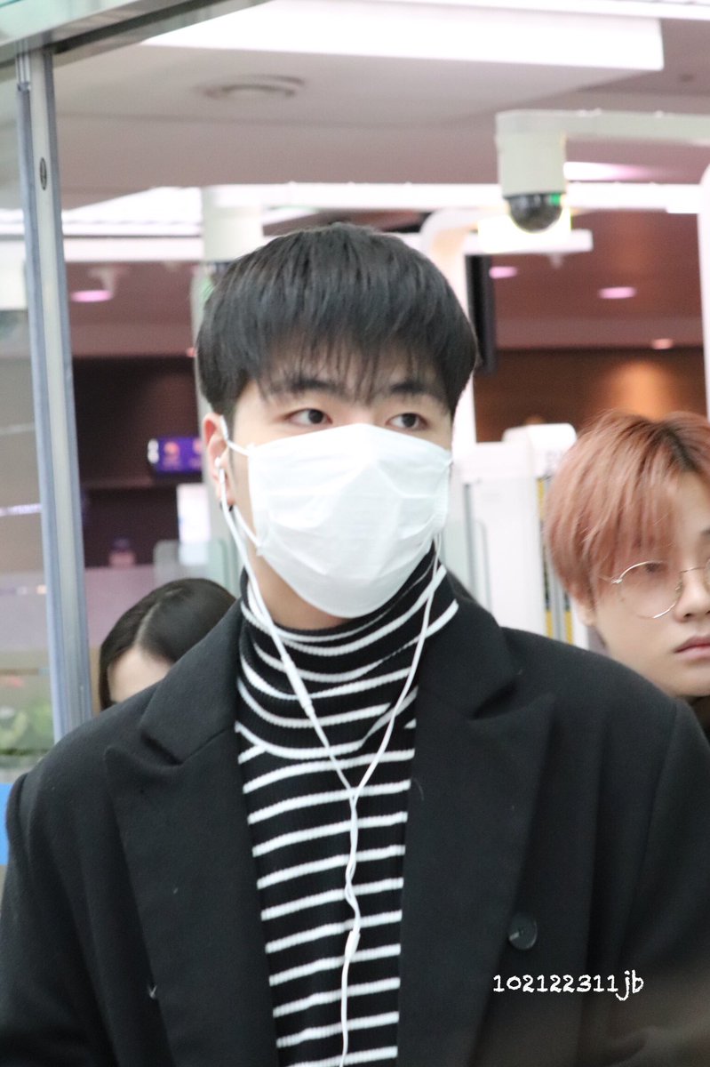 jun03bob12jin02's tweet photo. 191128 ICN 

#iKON #아이콘 #준회 #구준회 #JUNHOE https://t.co/ThPLYfKZwH