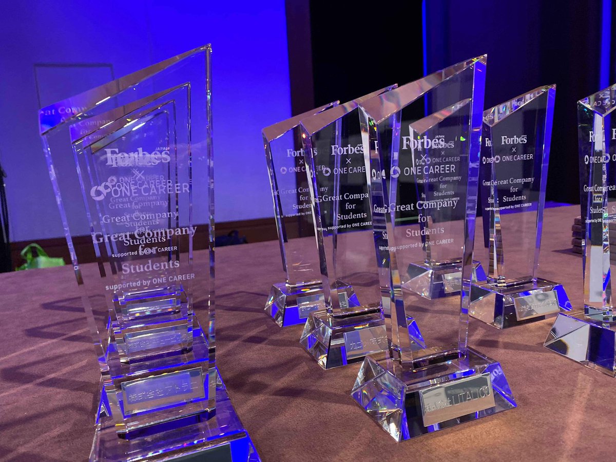 takathy's tweet image. 本日はForbesのCEOカンファレンス。Forbesさんと一緒に人事の方々をこうして表彰できるのは本当に嬉しい。

いらっしゃる皆さん宜しくお願いしますー！

#Forbes #CEOconference