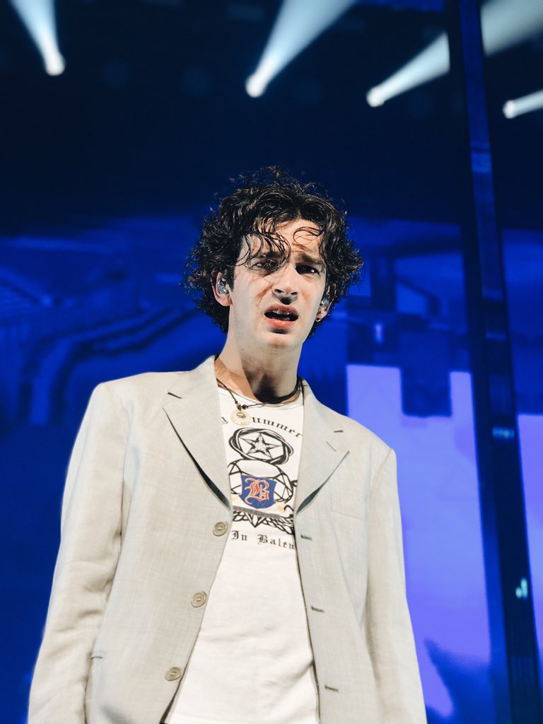 stariana's tweet photo. God Bless The 1975 https://t.co/RxWmRaP2dI