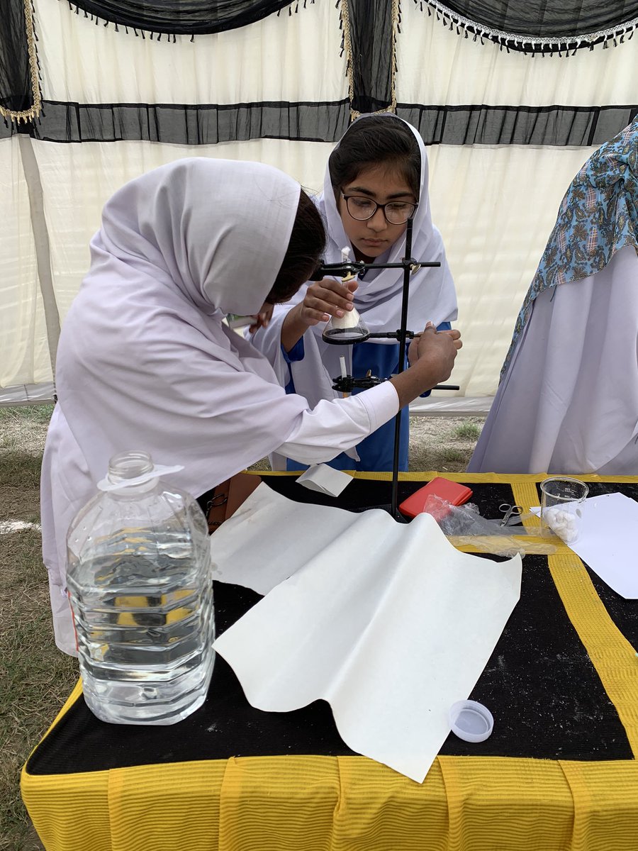 MalikRohaina's tweet photo. Day 2 of #LSF19 by @TareenEducation has begun.. #science is a practical subject and here we are clearly seeing how these students are practically doing what they study in classrooms. Lodhran is rocking #STEM #WomenInSTEM https://t.co/aGeM8X9Jx4