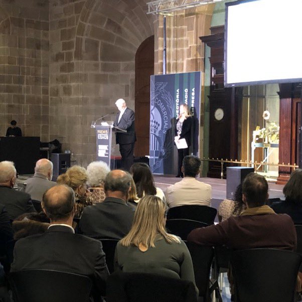 AntoniCanete's tweet photo. L’enhorabona al Colegi Oficial d’Agents Comercials [@coacbcn]  per aquest gran esdeveniment a la #LlotjadeMar.
Felicitats a totes les persones premiades. #PremisCOACB19 https://t.co/0IrSXW7FjT