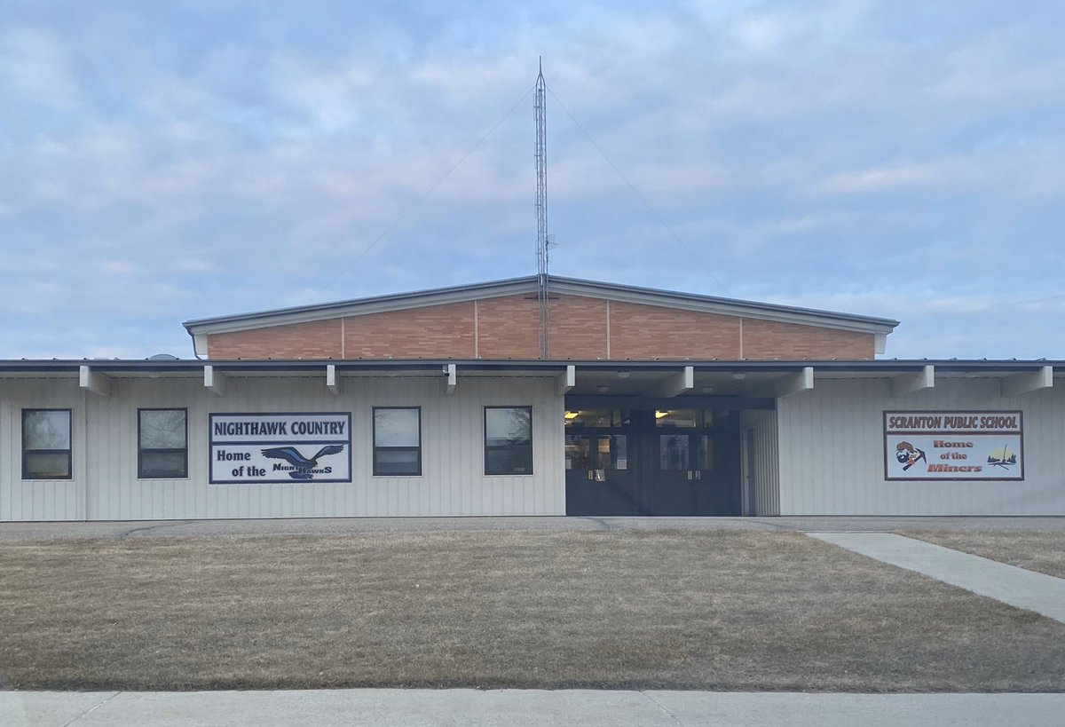 bethhollinger's tweet photo. Visiting my sister-in-law in Scranton, ND. Lynn is a HS teacher at Scranton Public school and teaches German, Business Law, Financial Literacy, Keyboarding &amp; Accounting. This K-12 school has a total of 125 students enrolled. Superintendent Pretzer is also the Secondary principal. https://t.co/89LqntEmgh