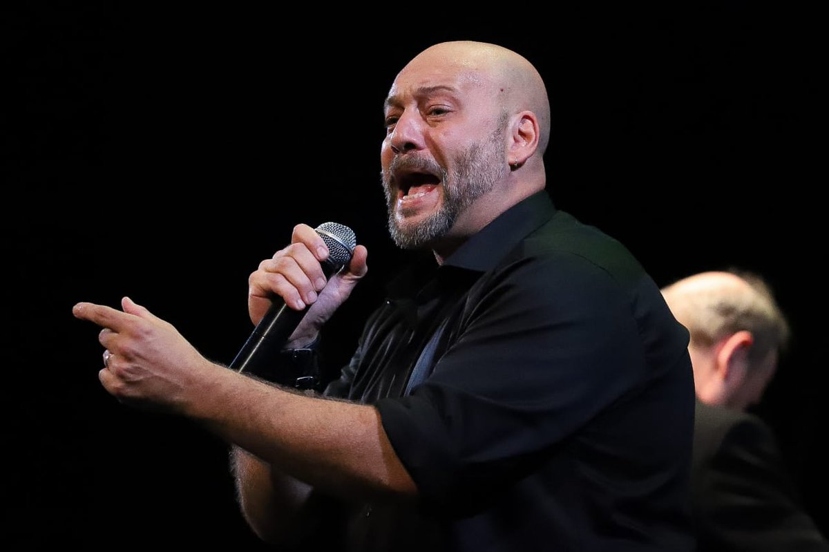 teatro_roma's tweet photo. Fueron parte de la velada: Hernán CUCUZA Castiello, Ache Rey y Analia Goldberg. Eliana Llamedo y Ariel Rodriguez, pareja de baile, acompañaron el show. #RomaTango🎻 #CulturaMdA💚 https://t.co/vMp3ba5SAQ