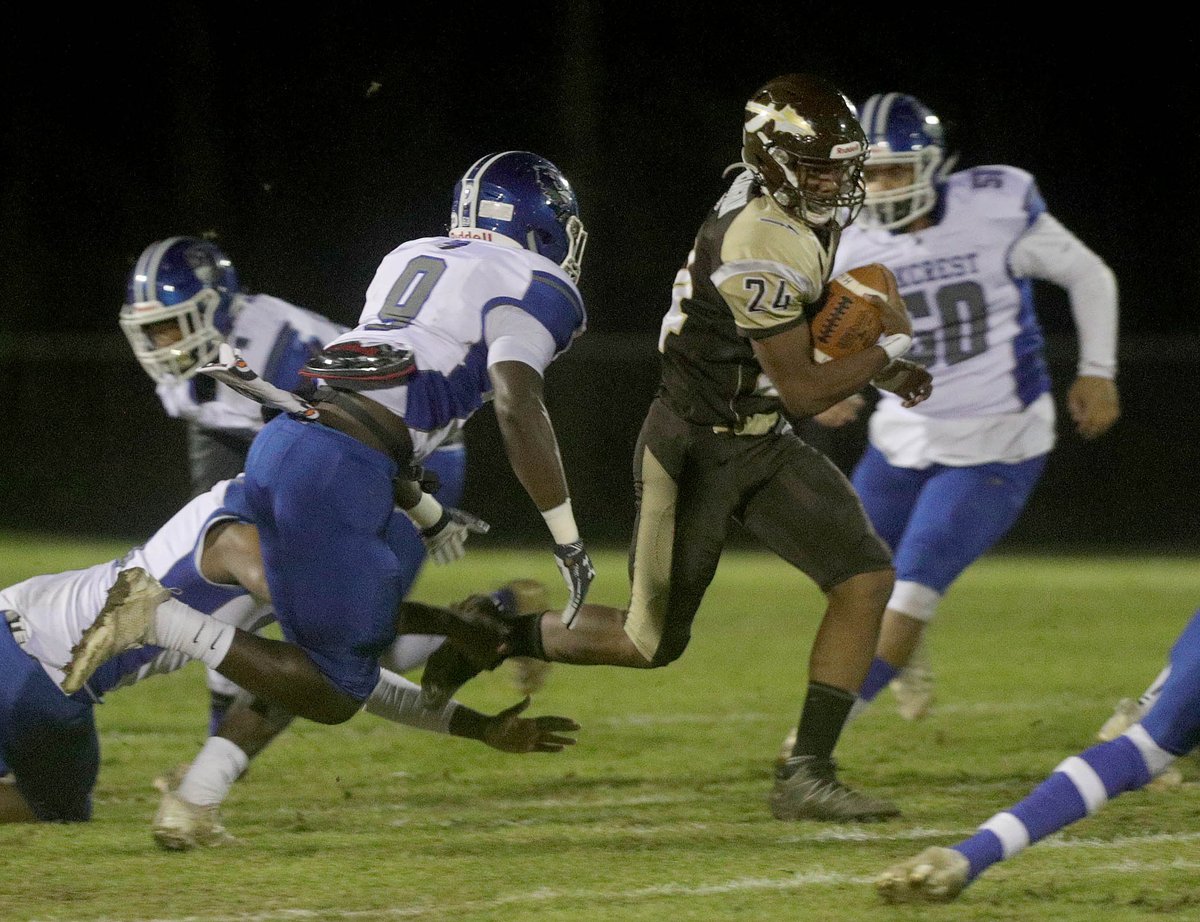 SnapShotFoto7's tweet photo. Absegami vs Oakcrest annual Thanksgiving football game Wednesday Night @acpresslea @ThePressofAC @AbsegamiFB @oakfalconFB https://t.co/61RYdYdEAN