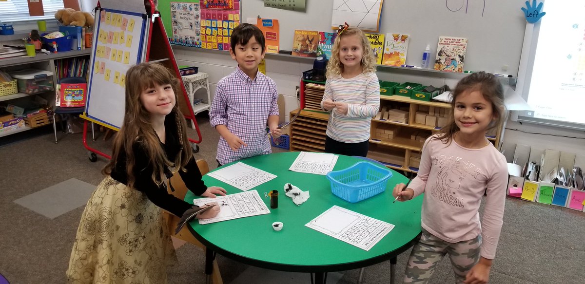 pusinka18's tweet photo. Children enjoying their Thanksgiving centers! #centers @_RamsRock https://t.co/VWEw2TXs5S