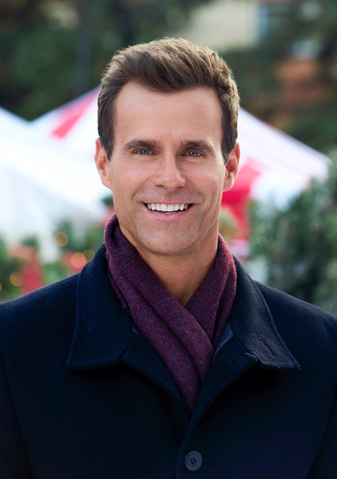 hallmarkchannel's tweet photo. A little holiday spontaneity is just what Edward @CameronMathison needed to get back into the festive spirit! What is your favorite Christmas activity you always look forward to? #TheChristmasClub #CountdowntoChristmas https://t.co/AnWASpmnTm