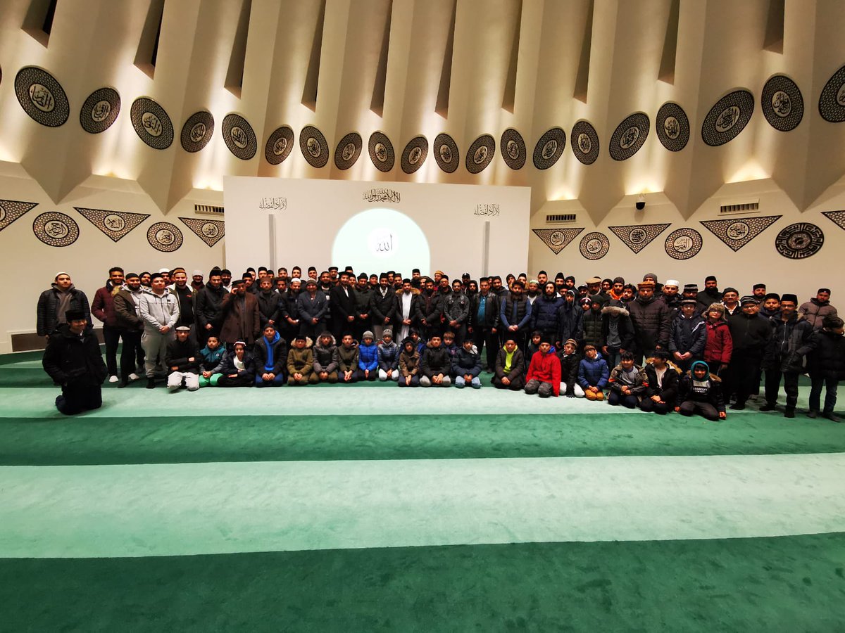 AtfalExplorers's tweet photo. Allhumdlilah more than 75 Atfal &amp; 120 Khuddam from @MKAUK_Islamabad and @MKAMiddlesex region prayed Fajr behind Huzoor Aqdas (ABA) on the 23rd of November . They then had interactive session followed by writing letter to Huzoor and then breakfast. #MAAUK #MKAUK #Fajr #Islamabad https://t.co/ouYG4QlMcF