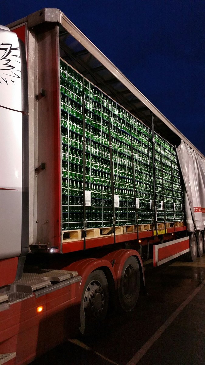 NWmwaypolice's tweet image. Stopped today by the Regional Commercial Vehicle Unit at Switch Island 

Driver carrying over 20 tonnes of glass bottles secured only with internal straps with no XL side curtains fitted.
Driver reported and load made safe before onward journey.