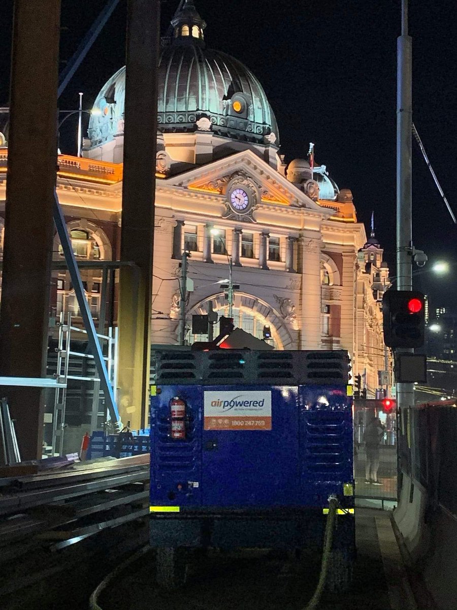 Air_Powered's tweet photo. Now that’s pole position!
Air Powered 1600CFM diesel compressor working 24/7 to help build Melbourne. 
#hire #dieselcompressors #airpowered #airpoweredservices #flindersstreetstation #weknowcompressedair #construction #infrastructure #compressors https://t.co/RiqBV17vxz