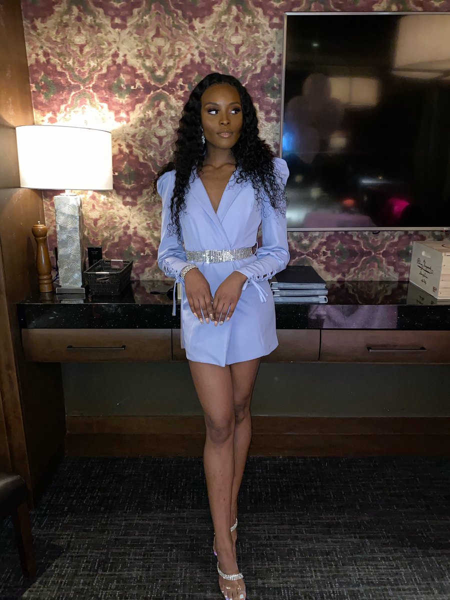 sectrasede's tweet photo. Alexa, play “22” by @taylorswift13 .
.
.
.
.
.
.
#1126 #NOV26 #aboutlastnight  #lastnightwasfun #imgrateful #Anotheryear #thankinggod  #sagittarius #saggang #Twentytwo #tallblackgirls https://t.co/7Fpu8bjycd