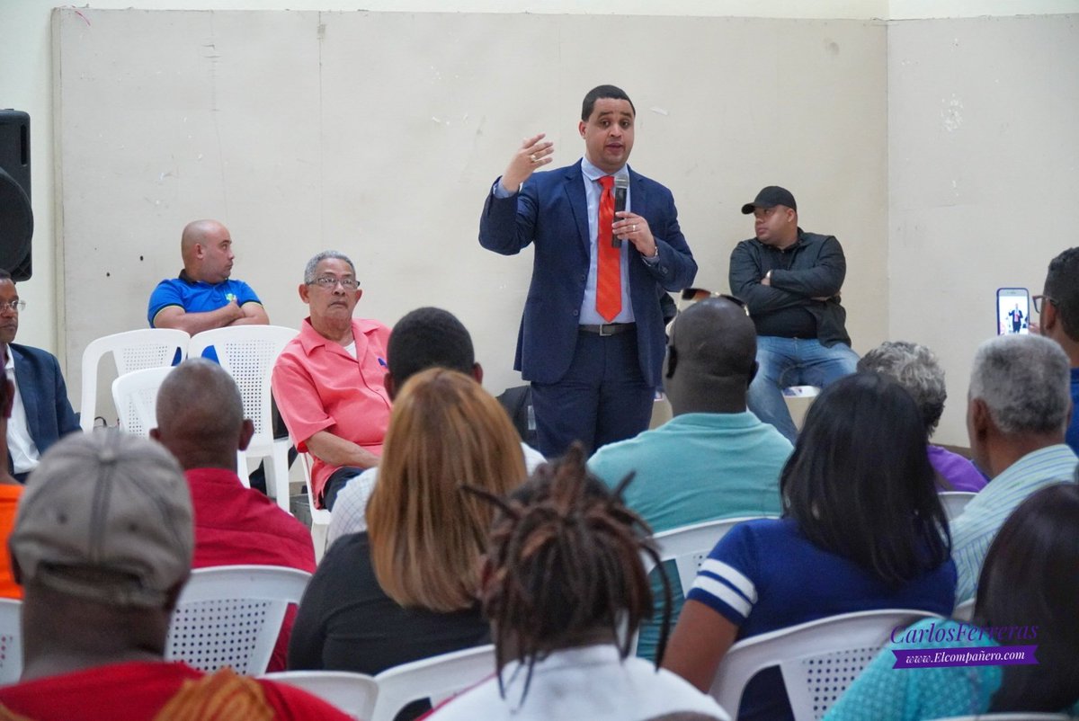 Elcompanero_'s tweet photo. Se retoman los trabajos del equipo del Miembro del Comité Central del #PLD, #CarlosFerreras, con el objetivo de garantizar el triunfo arrollador de las elecciones de Febrero y Mayo del 2020, de todos los candidatos del @PLDenlinea #elcompañero #EquipodeRedesCF #eldiputadodela3 https://t.co/vEqZZzztq5