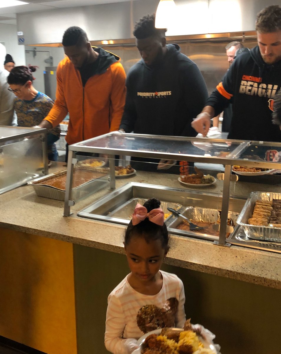 TeamDunlap96's tweet photo. If you ever think you’re too small to serve... 

#TeamDunlap 
#WeLoveOurVolunteers 
#HappyThanksgiving https://t.co/fPbYv85fUC