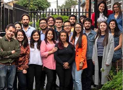 Felicitaciones a la <a href="/FLIP_org/">Fundación para la Libertad de Prensa (FLIP)</a> por el premio <a href="/PNPSimonBolivar/">Premio Nacional de Periodismo Simón Bolívar</a> a Periodista del Año, un reconocimiento a su extraordinario trabajo en defensa del oficio y de lucha contra el silencio y la censura. Un honor haber compartido proyectos con ustedes.