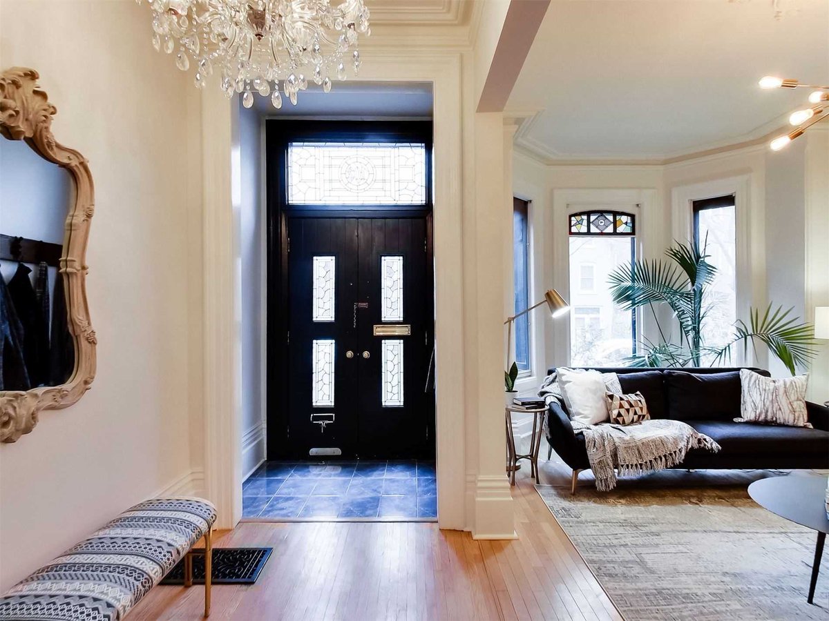 urbaneer's tweet photo. A gracious foyer in a #Victorian in #Cabbagetown #Toronto - in a new listing at $1,798mil - #TorontoRealEstate #TOre #canadianhousing https://t.co/FrNU4vR2gR