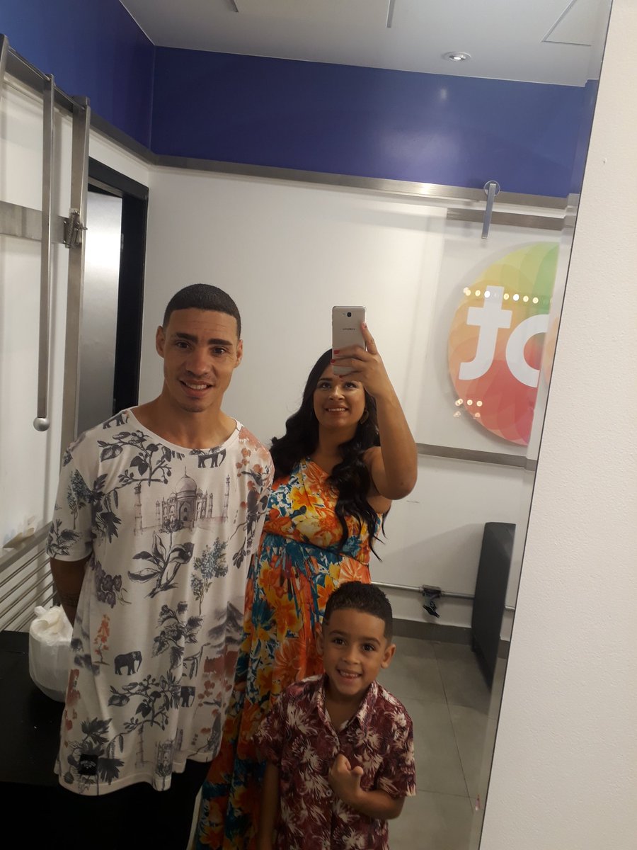 MApronta's tweet photo. Aguardem hein GALERA ' Dia 08 de Dezembro MC RAEL NO SBT 🖥🎥👨‍👩‍👦‍👦
Primeiramente agradeço a Deus 🙏E depois a vocês que acreditaram no meu talento , e estão sempre comigo e me ajudando 🎤🎶😍 @ivaani.luciana24 @mclapisoficial @davidbrazil @sbtonline https://t.co/VpkzmvmeWW