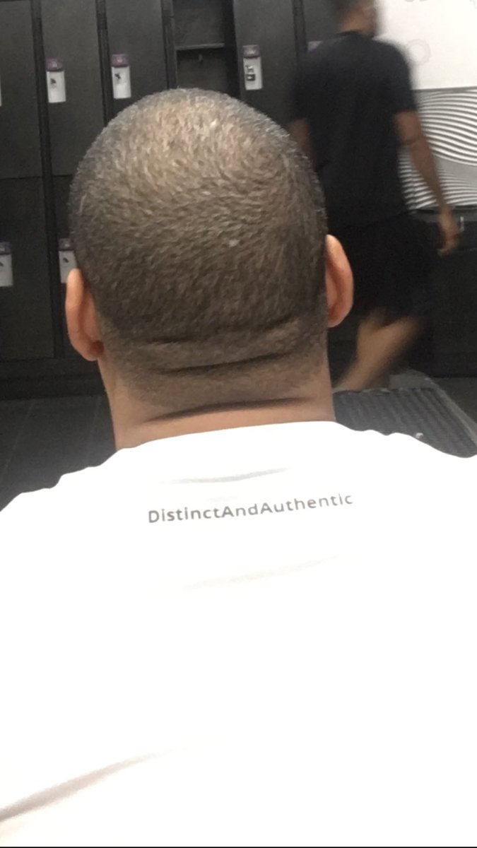 DistinctAndAuth tweet picture