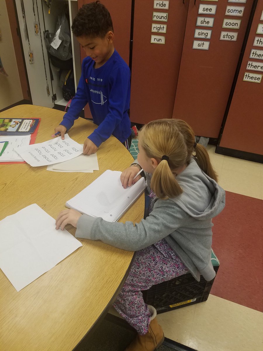 Spelling buddies...I love watching kids working together and helping each other learn. #MVTakingPride <a href="/JohnZesiger/">Dr. John W. Zesiger</a> <a href="/trtomasko/">Dr. Tracie Tomasko</a>