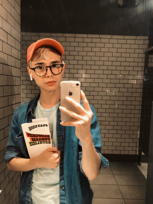 Watch Leo Grand's leaked NSFW photo on TwXstars