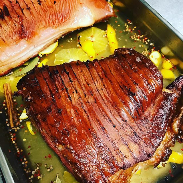 Smithys_Shack's tweet photo. House Smoked pork belly, getting ready for our first Christmas booking .
.
#chefs #chefslife #freshfood #localingredients #local #truecooks #smithysshack #chefsofinstagram  #suffolk #foodtruck #streetfood #foodstagram #instachef #instafood #foodporn #bur… https://t.co/ayX16IVOCI https://t.co/hGcy9IY9f9