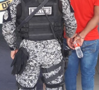 Un hombre de 29 años de edad, fue aprehendido por unidades de la #ZPVeraguas en el distrito de Las Palmas, al ser requerido por las autoridades, por el supuesto delito Contra La Libertad e Integridad Sexual. #DenunciaElDelito