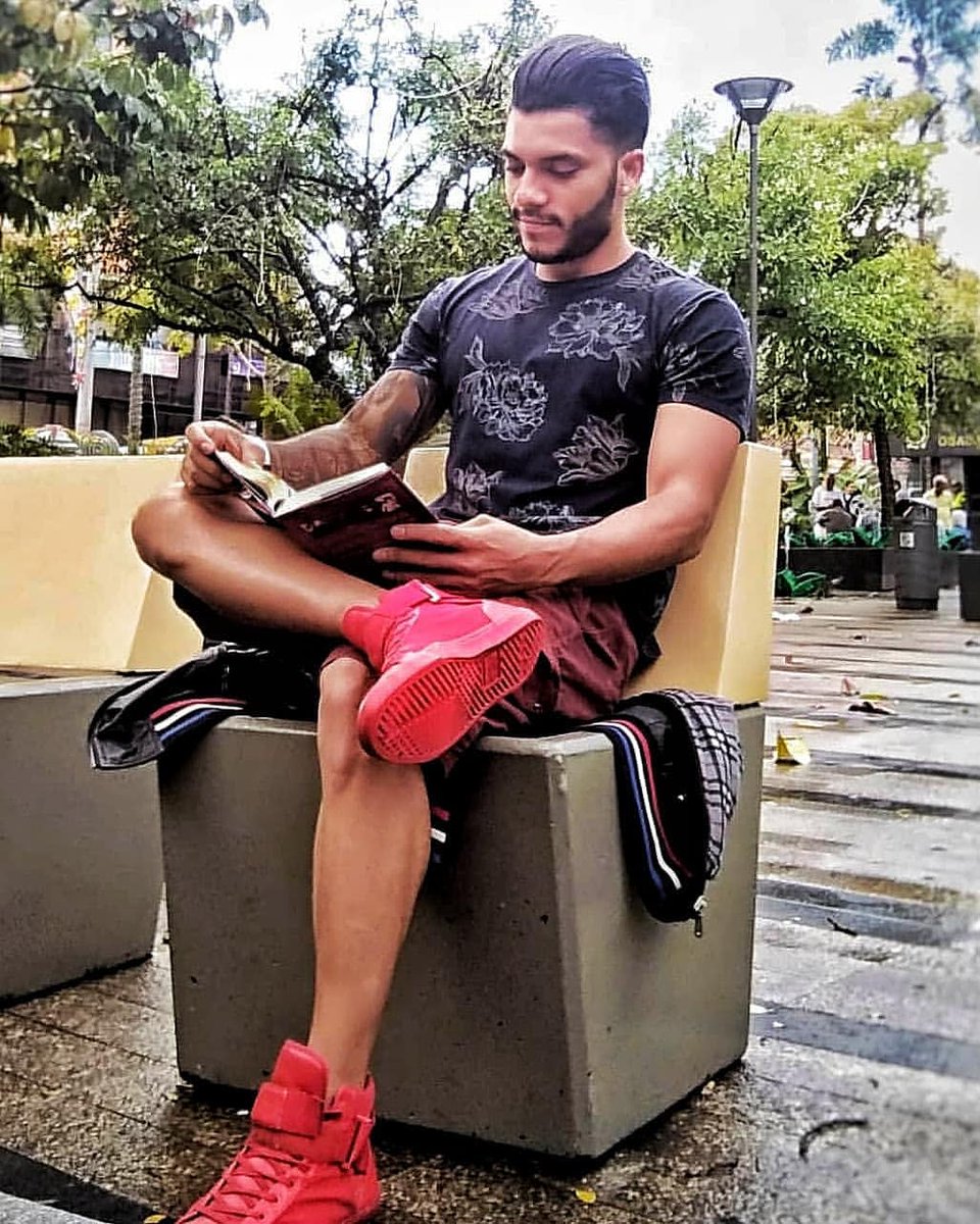aldorugiendo's tweet photo. Hábito#4
Y tú ... Nutres tu cerebro ?
#lee #masletras #mascerebro #masaccion https://t.co/3JMTpx4LAI
