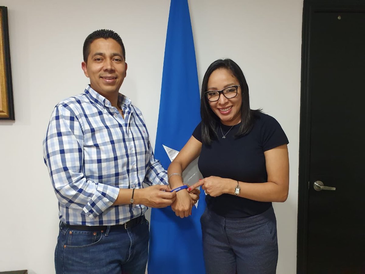 ReinaldoHN's tweet photo. ¡#UnidadTotal!
A dos días para la gran Convención Nacional, junto a dos buenos amigos y grandes Nacionalistas, @LissiCano @selvinbarralaga.
¡Estamos listos! 🇸🇴🇸🇴
#RumboALaConvencion #HondurasTeQueremosVerde https://t.co/O4IaaAno6g