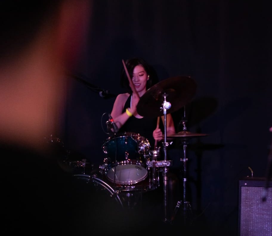 FettishOfficial's tweet photo. LILY 😈 She crashh, she got sassy attituddeeee, but most of all she-looks-hidden-in-these-pics-but-in-person-her-overwhelming-beauty-will-make-you-go "DUDE!!". 📷 by dannytangphotos . #drummer #punkband #musician https://t.co/RJlOnyUz6m
