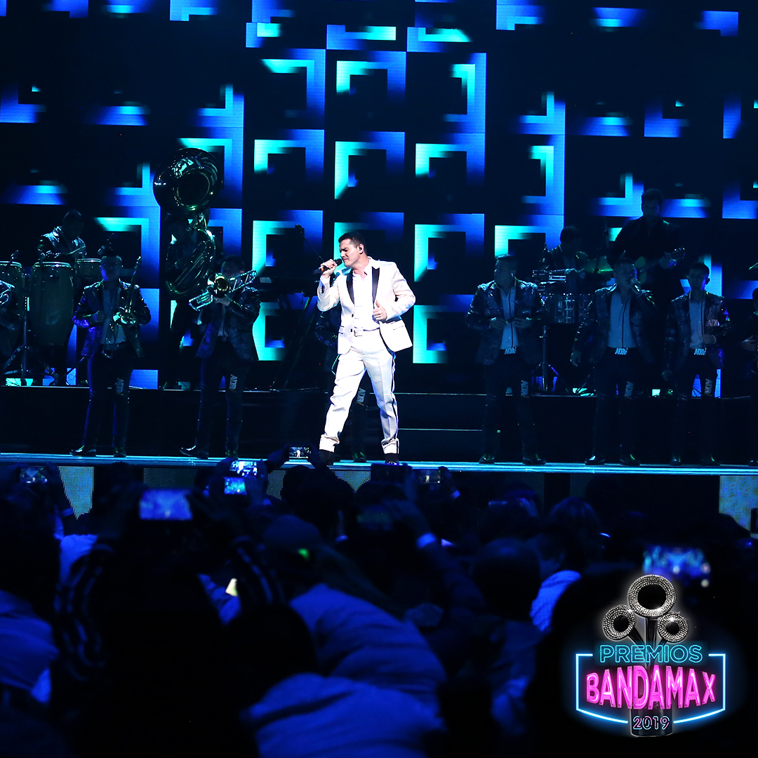 TvBandamax's tweet photo. Con más de mil canciones de su autoría, @horaciopalencia es el más joven en ingresar al Salón de la Fama de Compositores. #PremiosBandamax2019 https://t.co/aq69U4j4a0