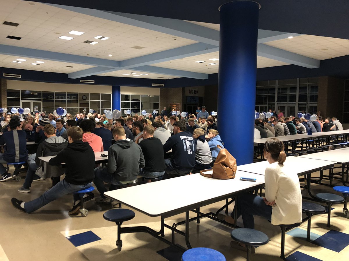Brent_Terry's tweet photo. Fourth year in a row @SVwolvesFB has had Thanksgiving dinner with players and parents. Lucky to be part of a great community. #SemiFinalWeekend https://t.co/F0oq0DV1Kn