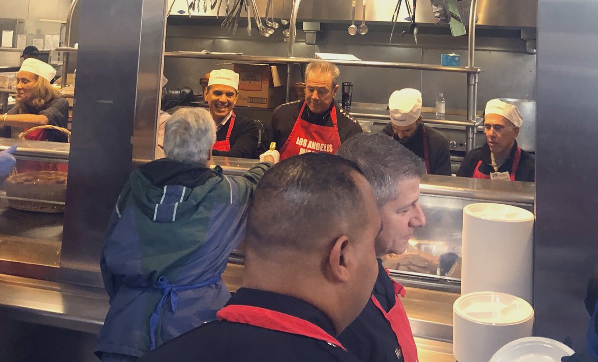 LALEY_LAPD's tweet photo. Thank you @LAmission for allowing us to participate in your annual Thanksgiving event, where meals were served to the community. Have a safe and wonderful Thanksgiving! #buildingpartnerships #servicetoourcommunities https://t.co/4T5Y7H7OhY