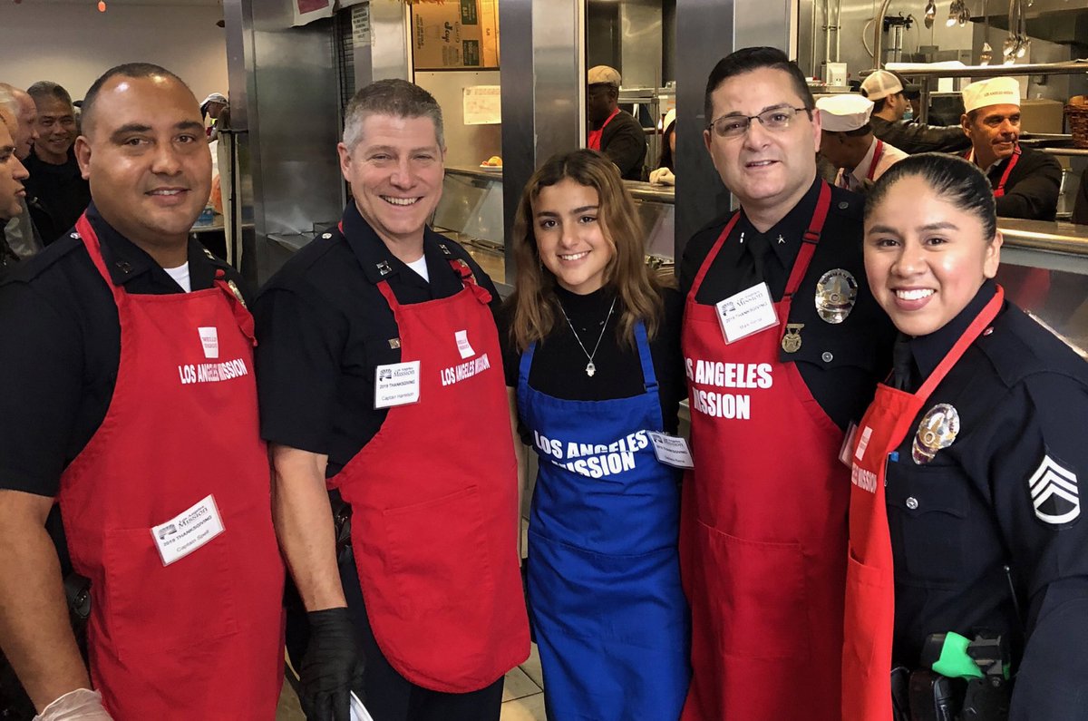 LALEY_LAPD's tweet photo. Thank you @LAmission for allowing us to participate in your annual Thanksgiving event, where meals were served to the community. Have a safe and wonderful Thanksgiving! #buildingpartnerships #servicetoourcommunities https://t.co/4T5Y7H7OhY