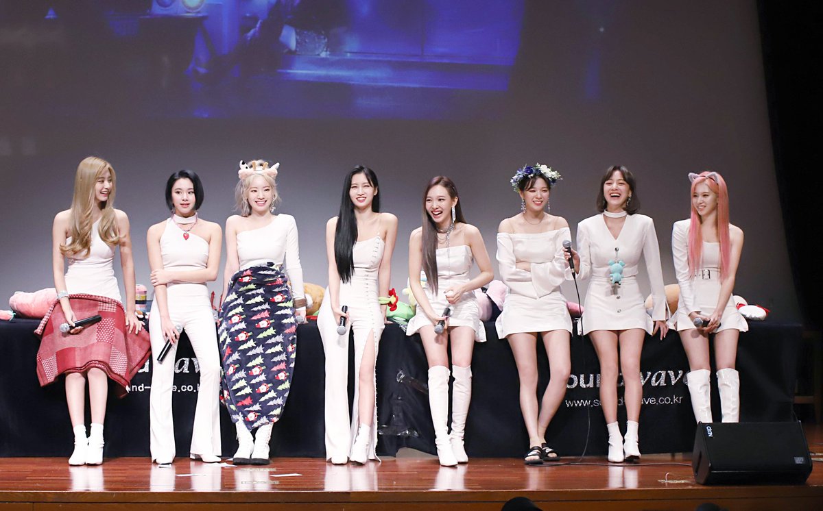 SubjectKpop's tweet photo. TWICE Youtube 😊

"Happy Time with ONCE ❤"
#MAMAVOTE #twice https://t.co/2IKTVuYR1e