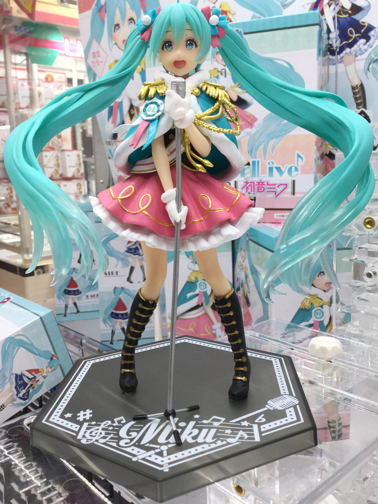 セガ 秋葉原 3号館 秋葉原3号館 新セガ 景品情報 初音ミク Winter Live フィギュア 初音ミク 餡こたく先生の描き下ろしイラストを使用した3ヶ月連続登場のフィギュアシリーズ第2弾が 2f に登場 今回は楽しく歌っている姿が可愛い 初音ミク