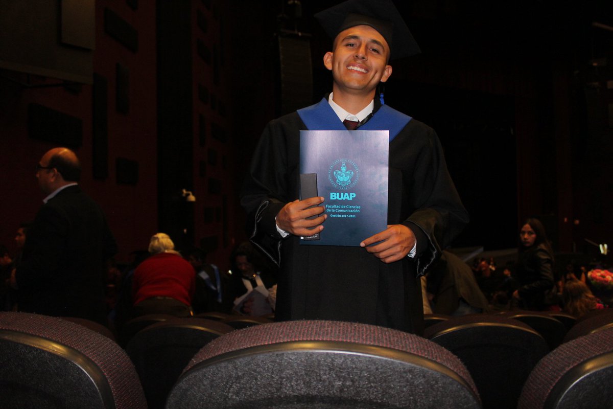 elbichomix's tweet photo. Yo nomás iba a ver qué pedo con mi vida, ya graduado sin saber que pedo con mi vida. 🎓🤔 https://t.co/10a2yfnAOo