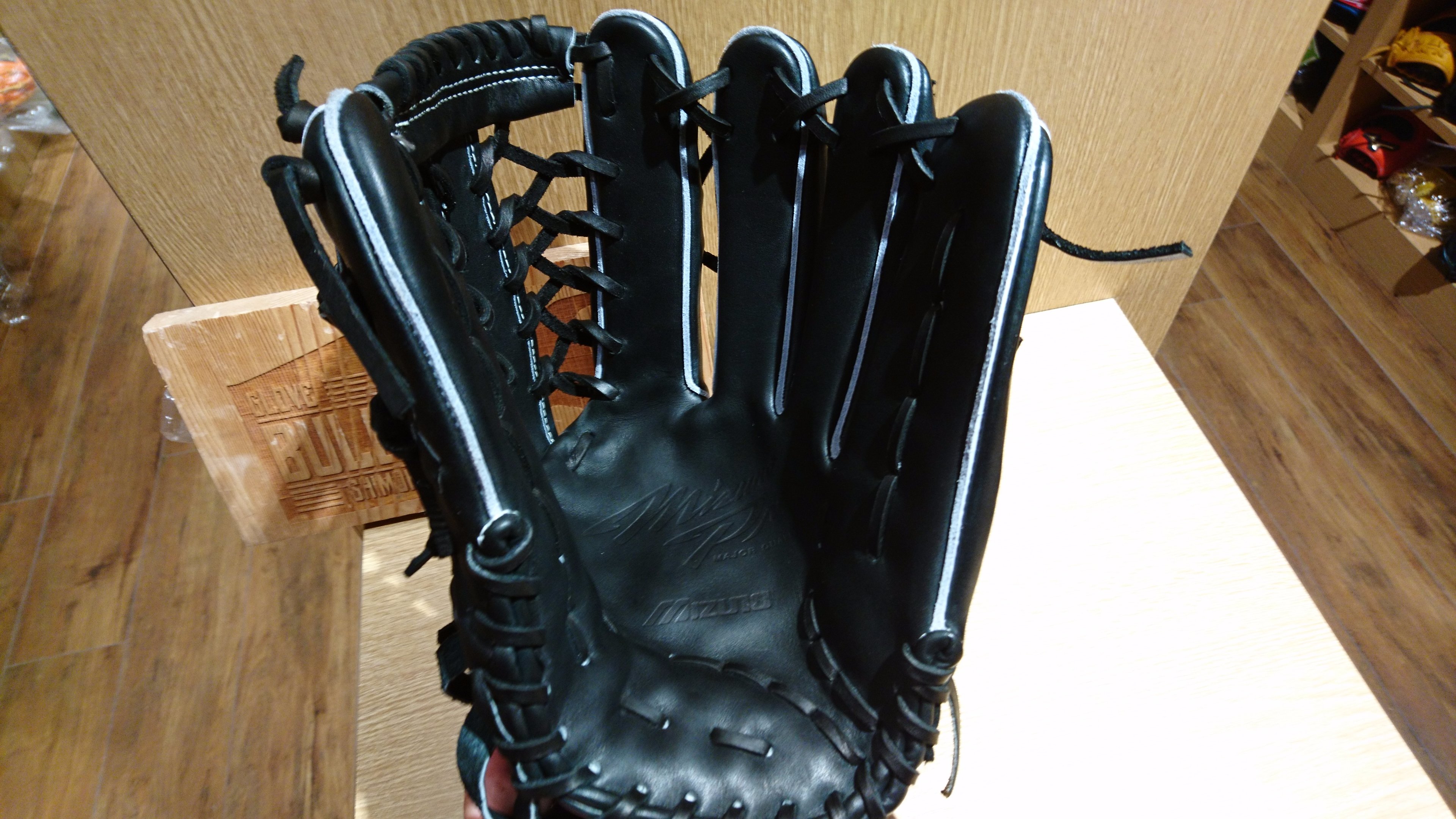 ベースボールマリオ下北沢 グラブブルペン ミズノプロ プロフェッショナル イチロー選手引退記念モデル 硬式 軟式ともに入荷しています オーダーでも選択できないシリコンラベルを採用 イチローモデルの外野手用グラブは不朽の名作