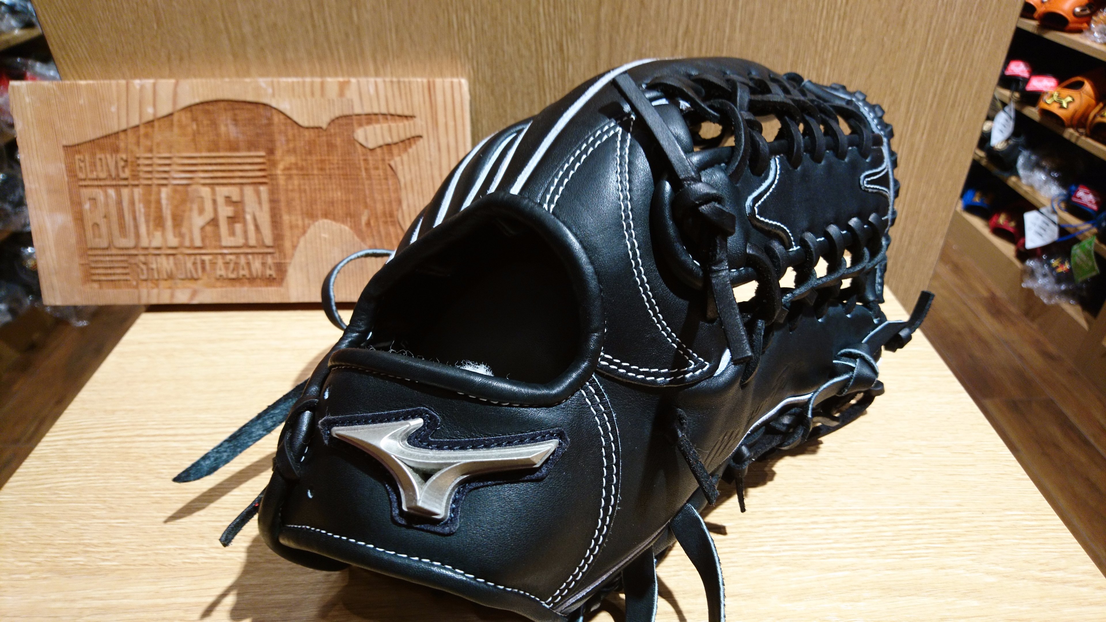 ベースボールマリオ下北沢 グラブブルペン ミズノプロ プロフェッショナル イチロー選手引退記念モデル 硬式 軟式ともに入荷しています オーダーでも選択できないシリコンラベルを採用 イチローモデルの外野手用グラブは不朽の名作