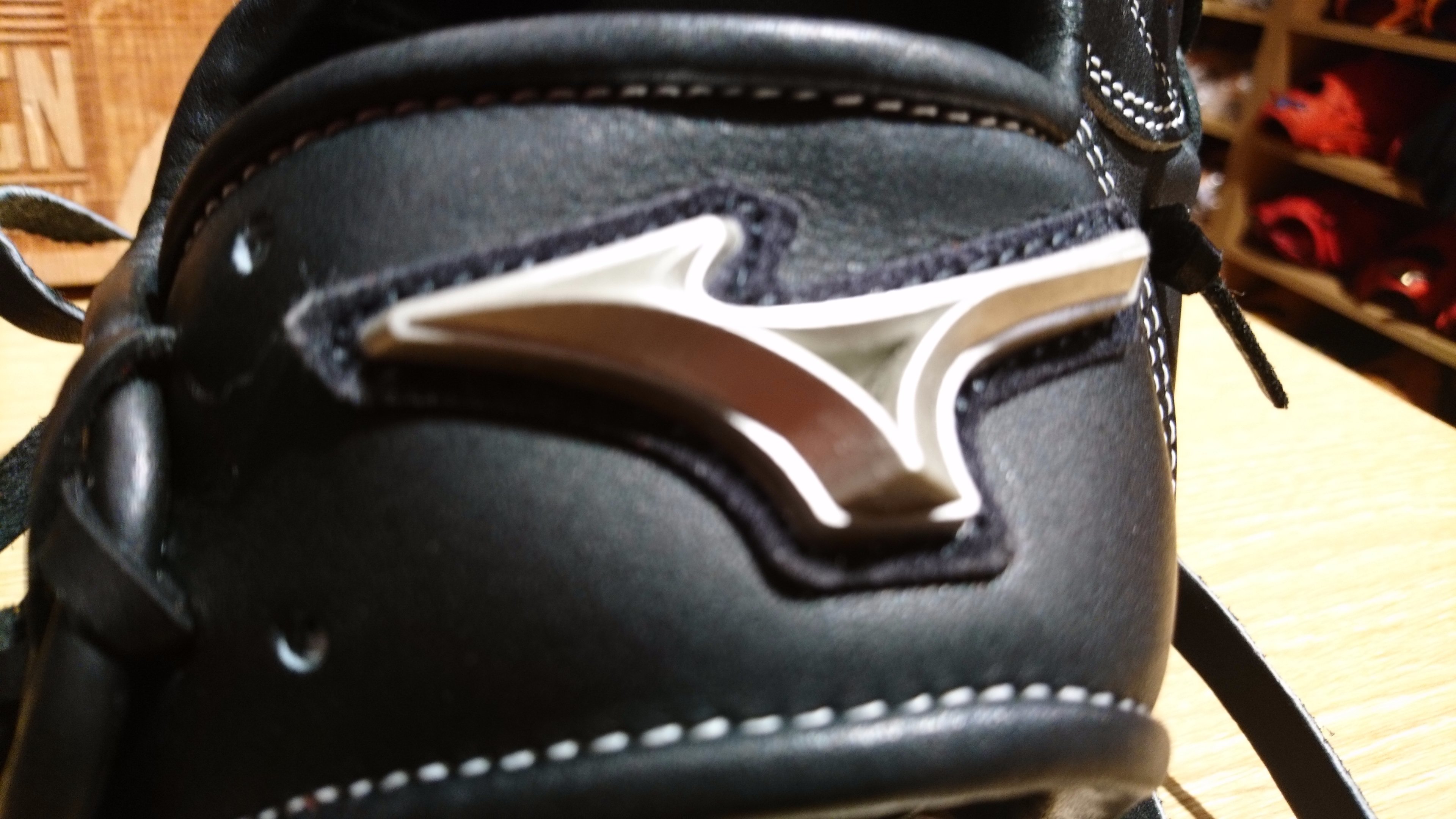 ベースボールマリオ下北沢 グラブブルペン ミズノプロ プロフェッショナル イチロー選手引退記念モデル 硬式 軟式ともに入荷しています オーダーでも選択できないシリコンラベルを採用 イチローモデルの外野手用グラブは不朽の名作