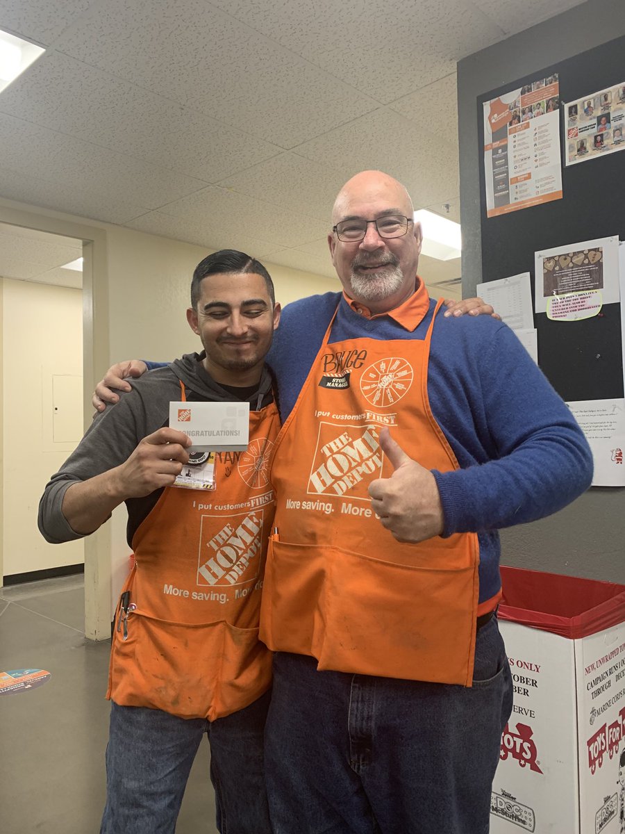 bruceaaaa's tweet photo. Congrats to Brian from lumber for his platinum Homer award! https://t.co/OcdvFRGhJw