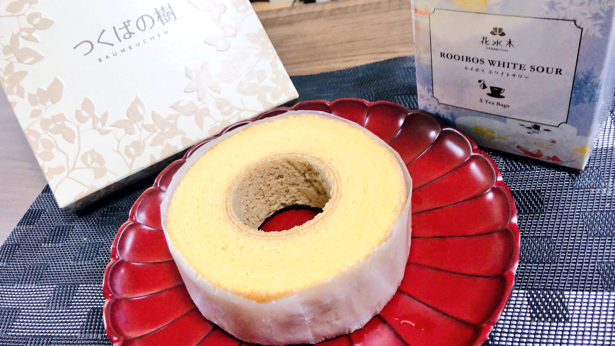 現代墨彩画家 堀川恵子 午前中は家事とチョコのお散歩チョコを洗って郵便局いって事務仕事 午後から個人レッスン ジムに行けない日は 移動はなるべく自転車に乗ったり1日少しでも運動をいれて深い睡眠がとれるように心がけている アンチエイジングに花水木