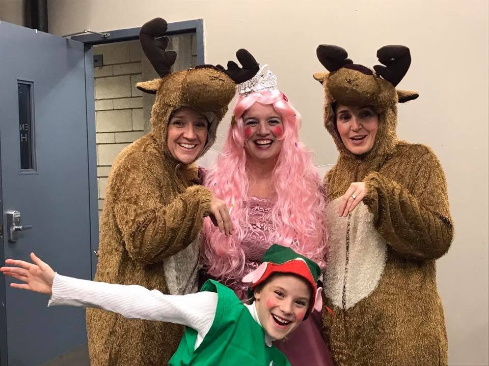 TKS1949's tweet photo. Two reindeer, a fairy godmother and an elf walk onto a stage and ... magic happens !! 🤩👑☃️🎶💖

Grab your tickets at the @rotaryartcentre box office or online now! - https://t.co/Qgl6JgwwKw #Kelowna #communitytheatre #Christmas https://t.co/pzthDB9oS8