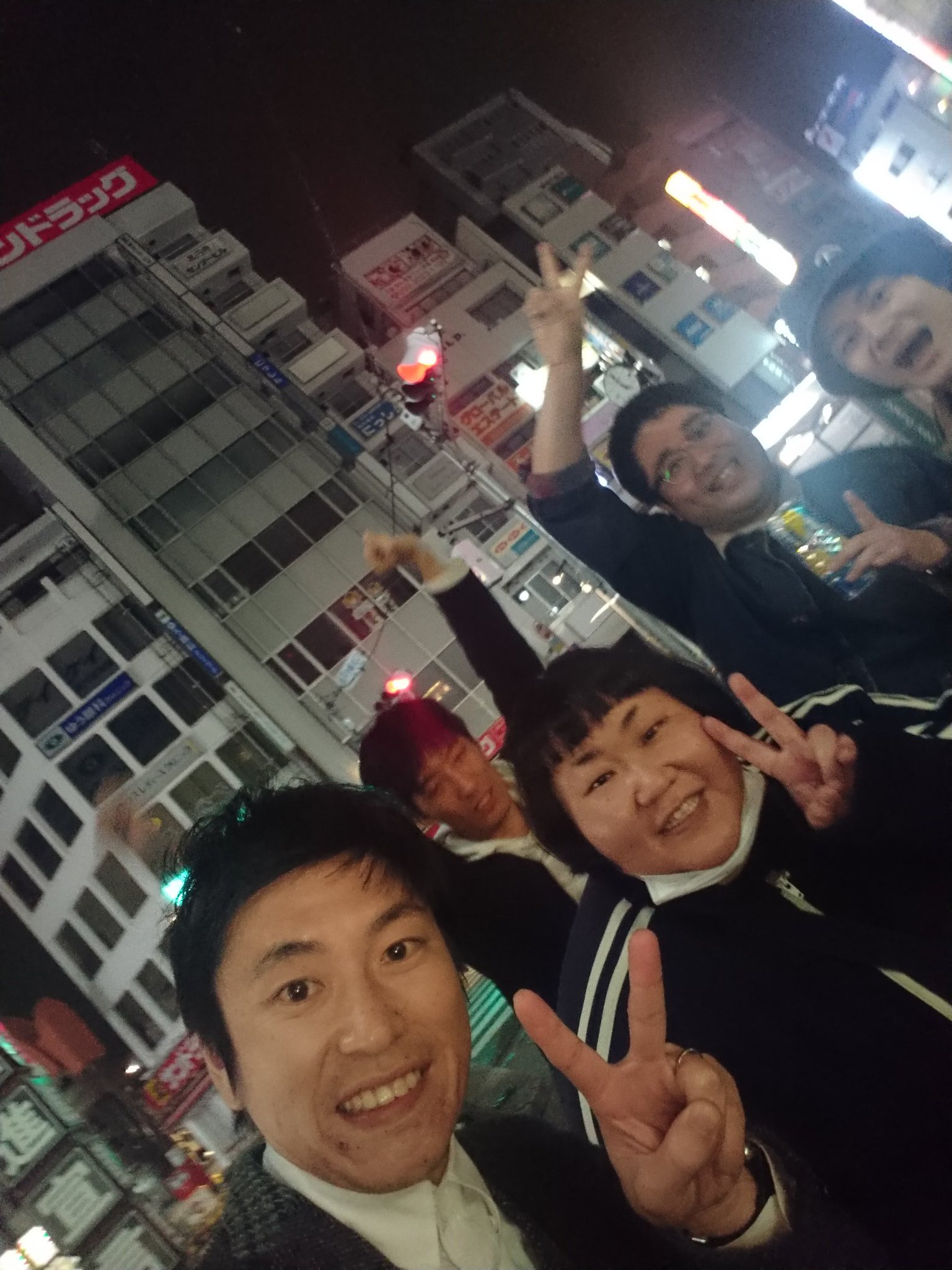 しずる村上純 در توییتر 改めて なっちゃん結婚おめでとう 高円寺のロータリーで祝うという 芸人風情 しずる村上純 در توییتر 改めて なっちゃん結婚おめでとう 高円寺のロータリーで祝うという 芸人風情