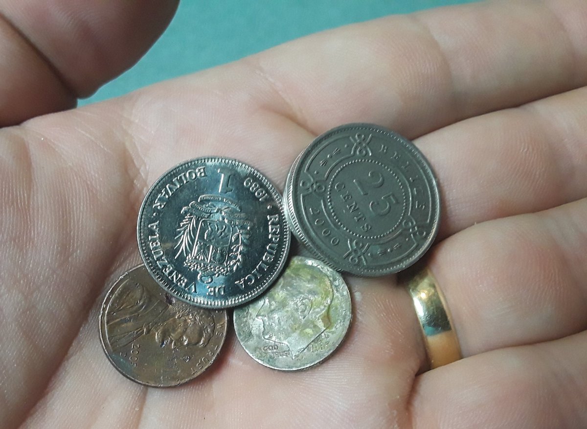 chadwicksirnio's tweet photo. BOOM! Credit Union Coin Machine reject tray find today! Little Foreign flavor- Belize and Venezuela! #keepcheckingthatchange #coinsforamateurs #rejecttray #freemoney #foreigncoin https://t.co/7z0Rjez6bj