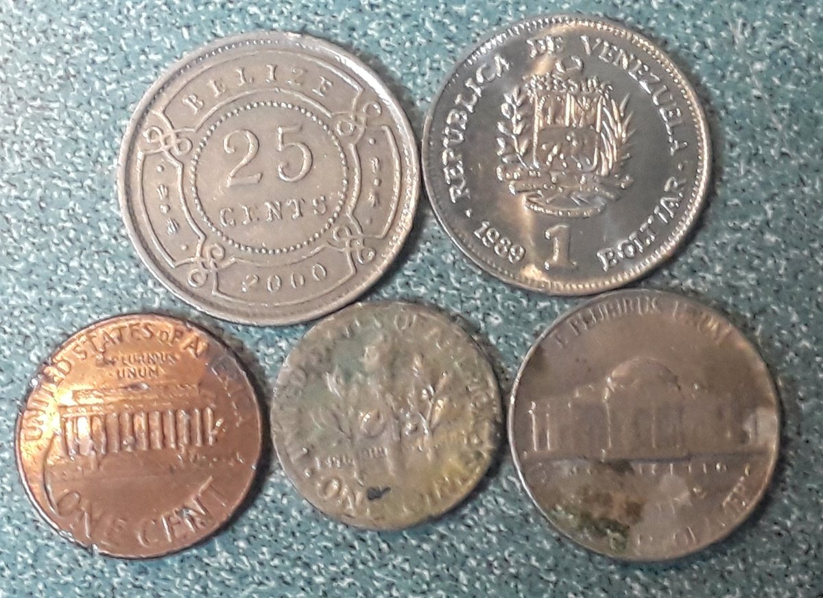 chadwicksirnio's tweet photo. BOOM! Credit Union Coin Machine reject tray find today! Little Foreign flavor- Belize and Venezuela! #keepcheckingthatchange #coinsforamateurs #rejecttray #freemoney #foreigncoin https://t.co/7z0Rjez6bj