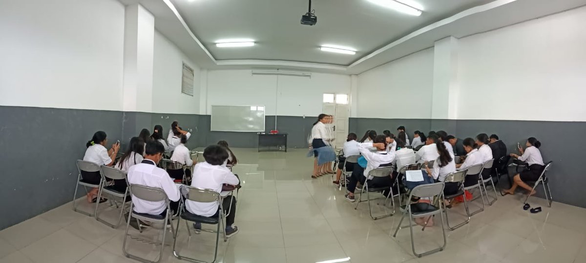 DomdomDeby's tweet photo. For today
Kami wajib pakai pakaian putih-hitam
Dengan memakai pakaian putih-hitam ada nilai plus nya loh 😆
#UMImedan 
#FEUMIMedan https://t.co/Q109ZUNVWP