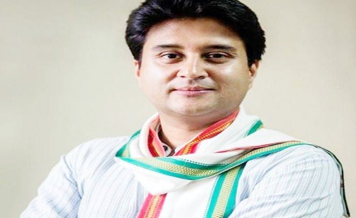 sambad_odisha's tweet image. #କଂଗ୍ରେସ_ଛାଡ଼ିପାରନ୍ତି_ଜ୍ୟୋତିରାଦିତ୍ୟ_ସିନ୍ଧିଆ
ବରିଷ୍ଠ କଂଗ୍ରେସ ନେତା ଜ୍ୟୋତିରାଦିତ୍ୟ ସିନ୍ଧିଆ ନୂଆ ଦଳ ଗଢ଼ିପାରନ୍ତି ବୋଲି ଚର୍ଚ୍ଚା ହେଉଛି। ଏନେଇ ସିନ୍ଧିଆଙ୍କ ଜଣେ ବଡ଼ ସମର୍ଥକ ତଥା ପୋହାରିର କଂଗ୍ରେସ ବିଧାୟକ ସୁରେଶ ରଥଖେଡା ଖୁଲାସା କରିଛନ୍ତି। 
#LeavesParty #JyotiradityaScindia #Congress #Sambad #ସମ୍ବାଦ