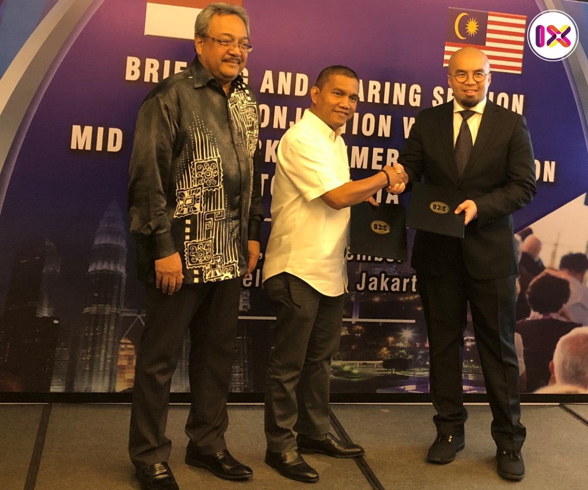 ixtelecom's tweet photo. #IXTelecom made a strategic move in #Indonesia with #InterlinkTechnology, #IndosatOoredoo, and #FiberStar.
Witnessed by the Ambassador of Malaysia H.E. Datuk Zainal Abidin Bakar, Trade Commissioner of Indonesia Mr. Har Man Ahmad and MATRADE Director En. Noraslan Hadi Abdul Kadir. https://t.co/yXqnst0Gnb
