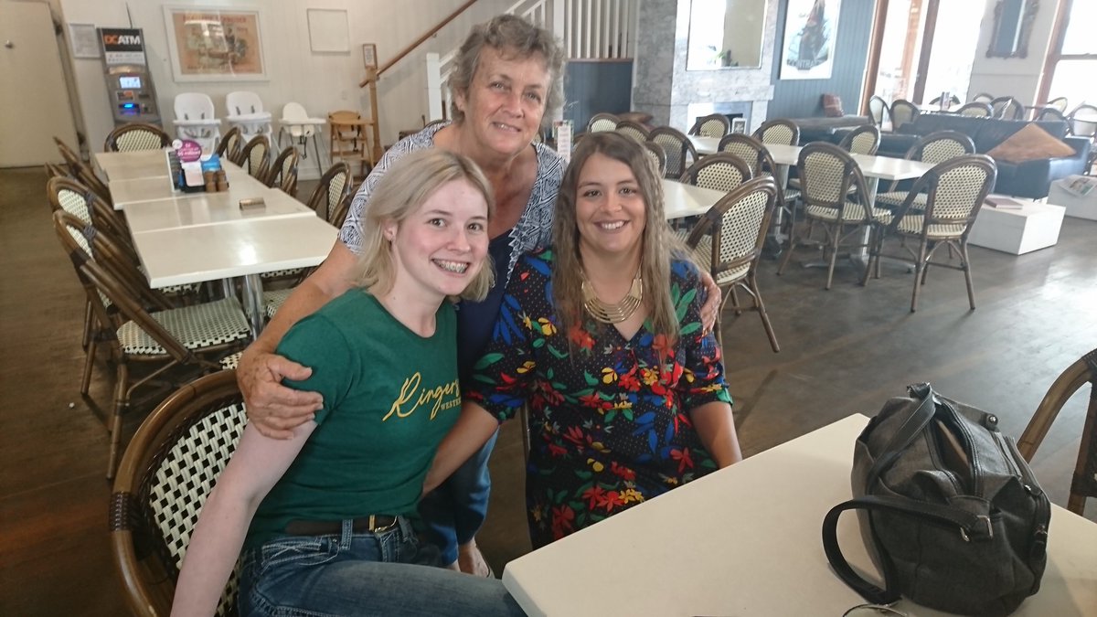 alice_benfer's tweet photo. An awesome night at Rainbow Beach Hotel. Good crowd dancing and singing along. I'm taking a break from music for a while. See you in the New Year. Thank you #Country #MusicLov3rz #SaturdayVibes #gigs #musician #Queensland https://t.co/seL77kUTL6