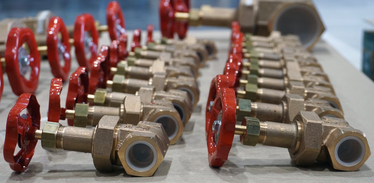 arflu's tweet photo. Back to our roots!
Arflu began in the Marine Services Market before its internationalization and diversification in the 90's.
#bronze #bronzevalve #Marine #valves #quality #qualityengineer https://t.co/OhfPAI3KMn
